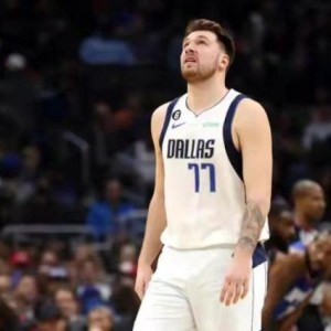 JIUYOU体育-只能靠自己！复出首战即轰53分 东契奇孤星带队